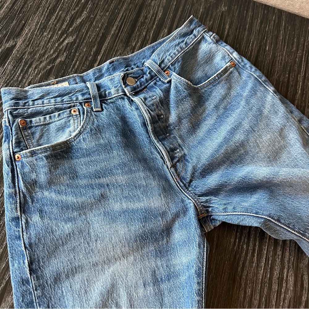 Levi’s 501 VINTAGE 1993 High Rise Straight Leg Light Wash Blue Distressed, 31x32 - Picture 7 of 16